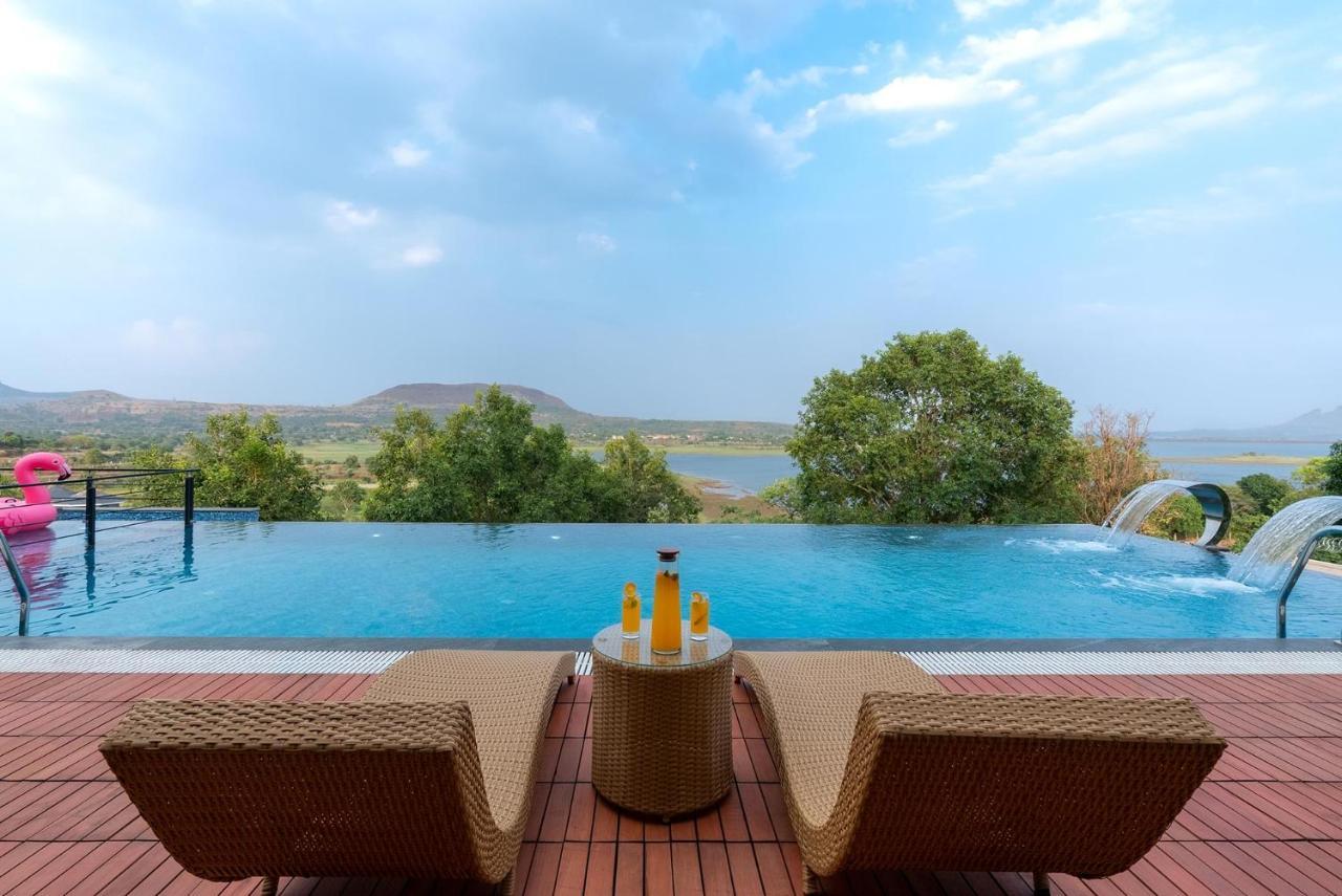 Pearl Lakeview Mansion By Stayvista - Lakeside Villa With Infinity Pool, Jacuzzi, In-House Theatre & Games Room 이가트푸리 외부 사진