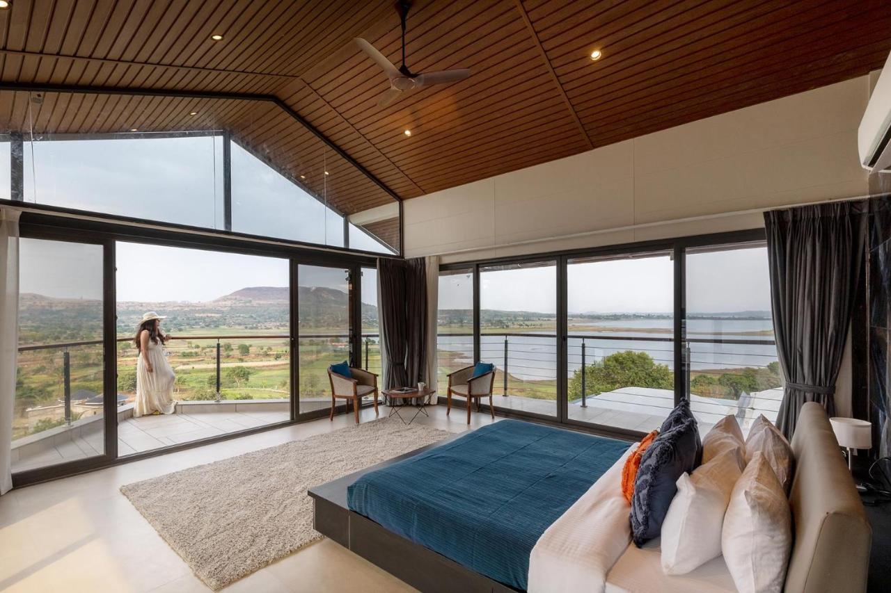 Pearl Lakeview Mansion By Stayvista - Lakeside Villa With Infinity Pool, Jacuzzi, In-House Theatre & Games Room 이가트푸리 외부 사진