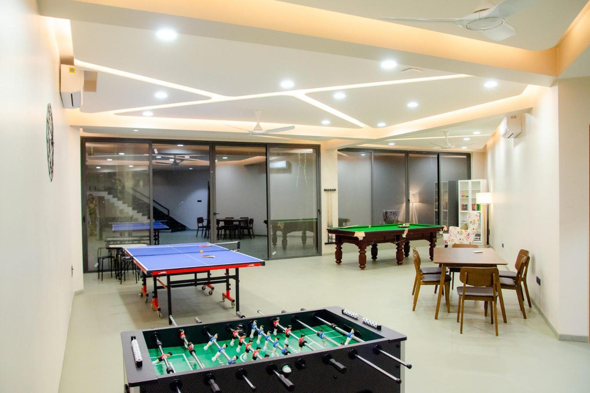 Pearl Lakeview Mansion By Stayvista - Lakeside Villa With Infinity Pool, Jacuzzi, In-House Theatre & Games Room 이가트푸리 외부 사진