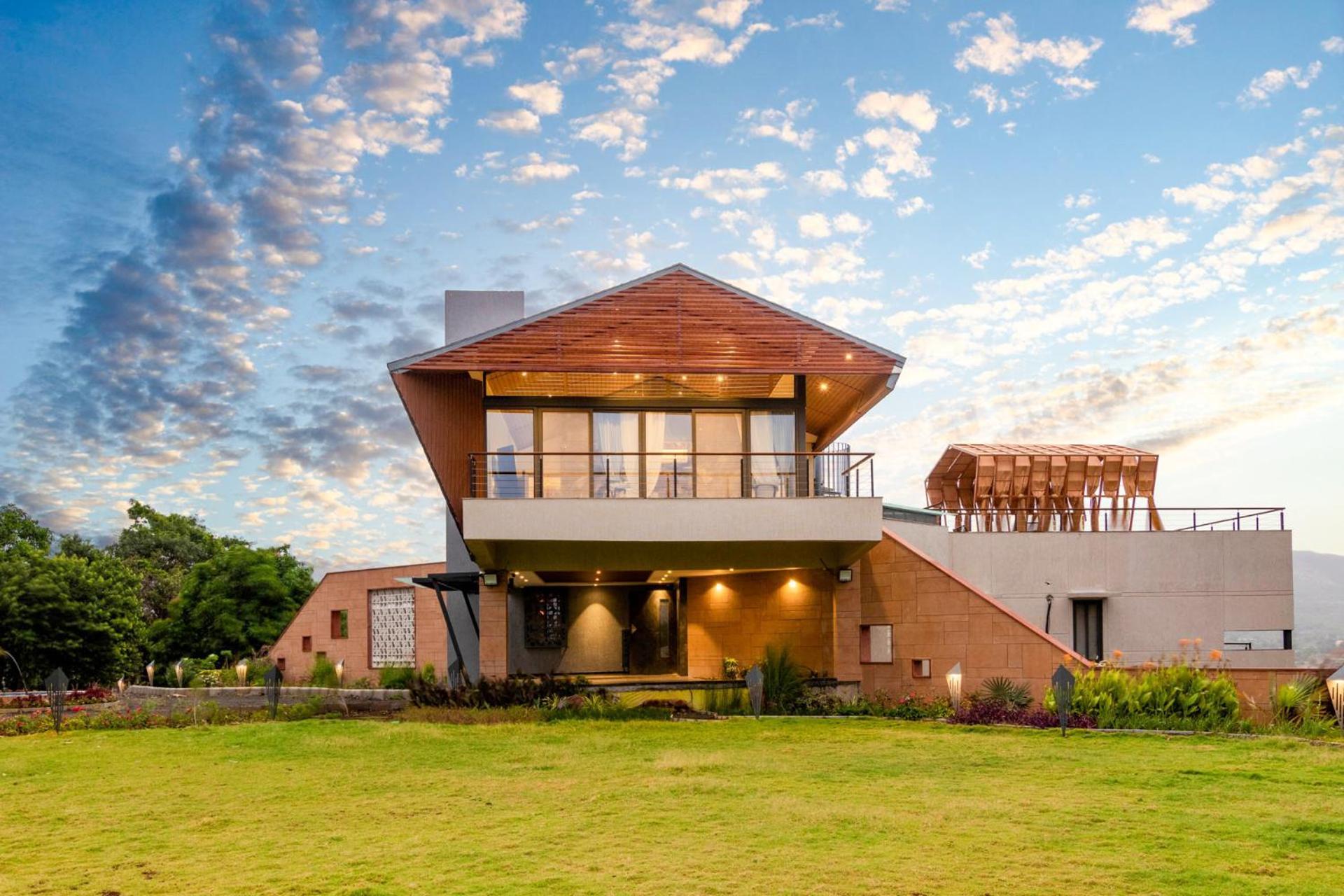 Pearl Lakeview Mansion By Stayvista - Lakeside Villa With Infinity Pool, Jacuzzi, In-House Theatre & Games Room 이가트푸리 외부 사진