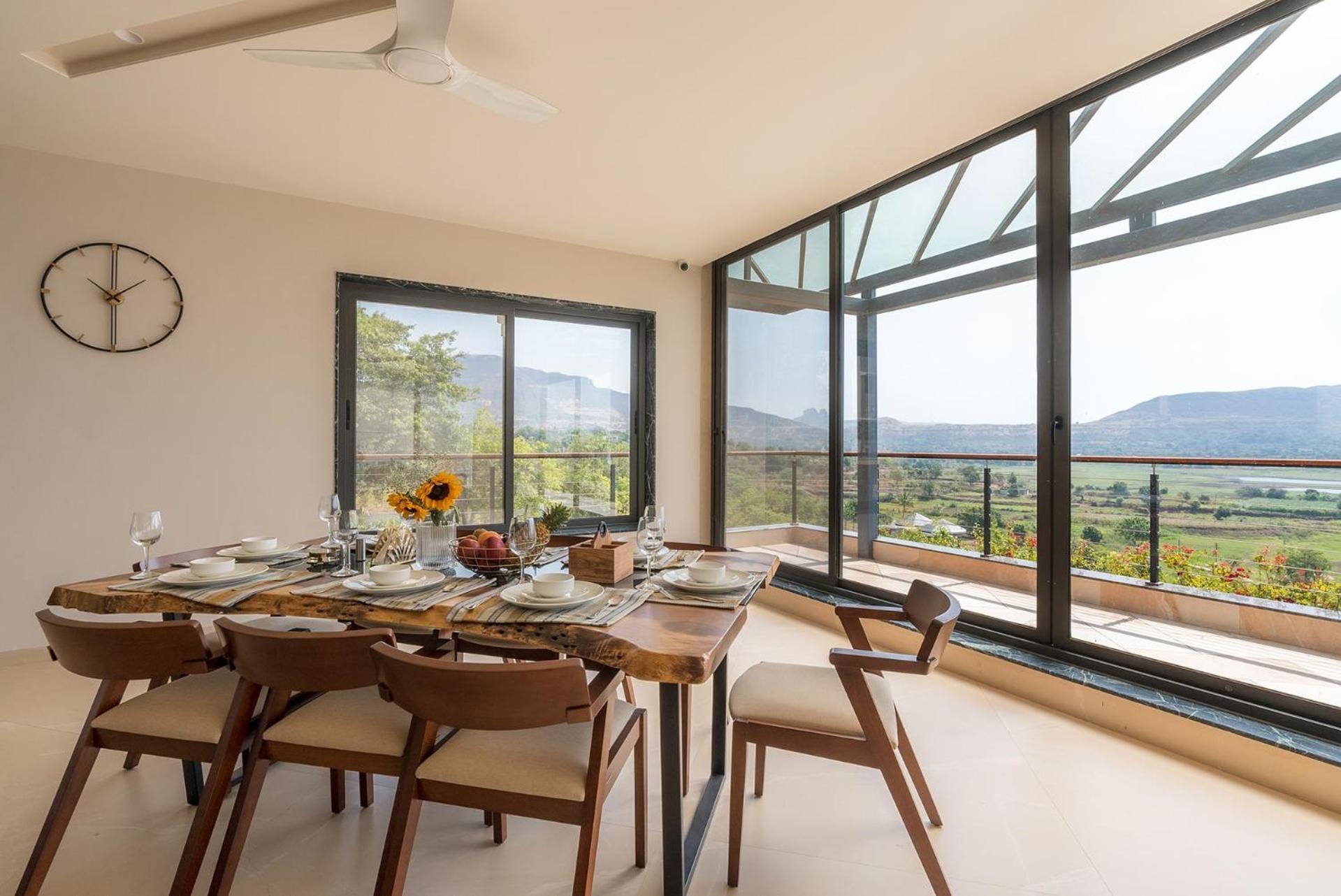 Pearl Lakeview Mansion By Stayvista - Lakeside Villa With Infinity Pool, Jacuzzi, In-House Theatre & Games Room 이가트푸리 외부 사진
