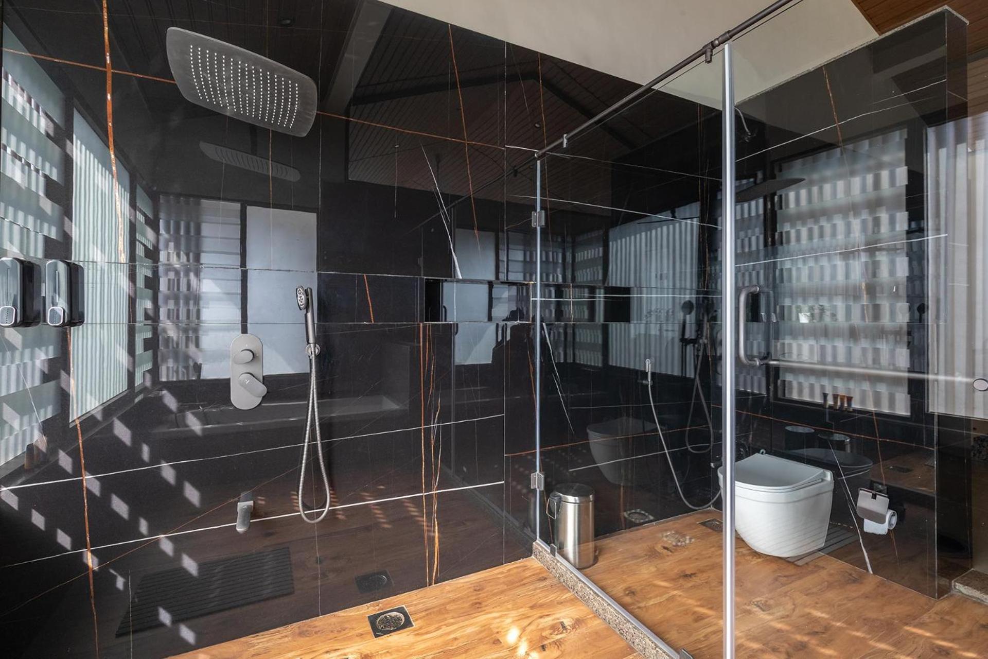 Pearl Lakeview Mansion By Stayvista - Lakeside Villa With Infinity Pool, Jacuzzi, In-House Theatre & Games Room 이가트푸리 외부 사진
